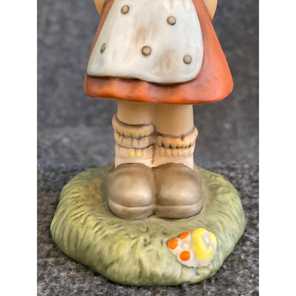 VTG Goebel Hummel Figurine Girl Holding Heart For the One I Love Figurine 1996 B - Picture 3 of 8